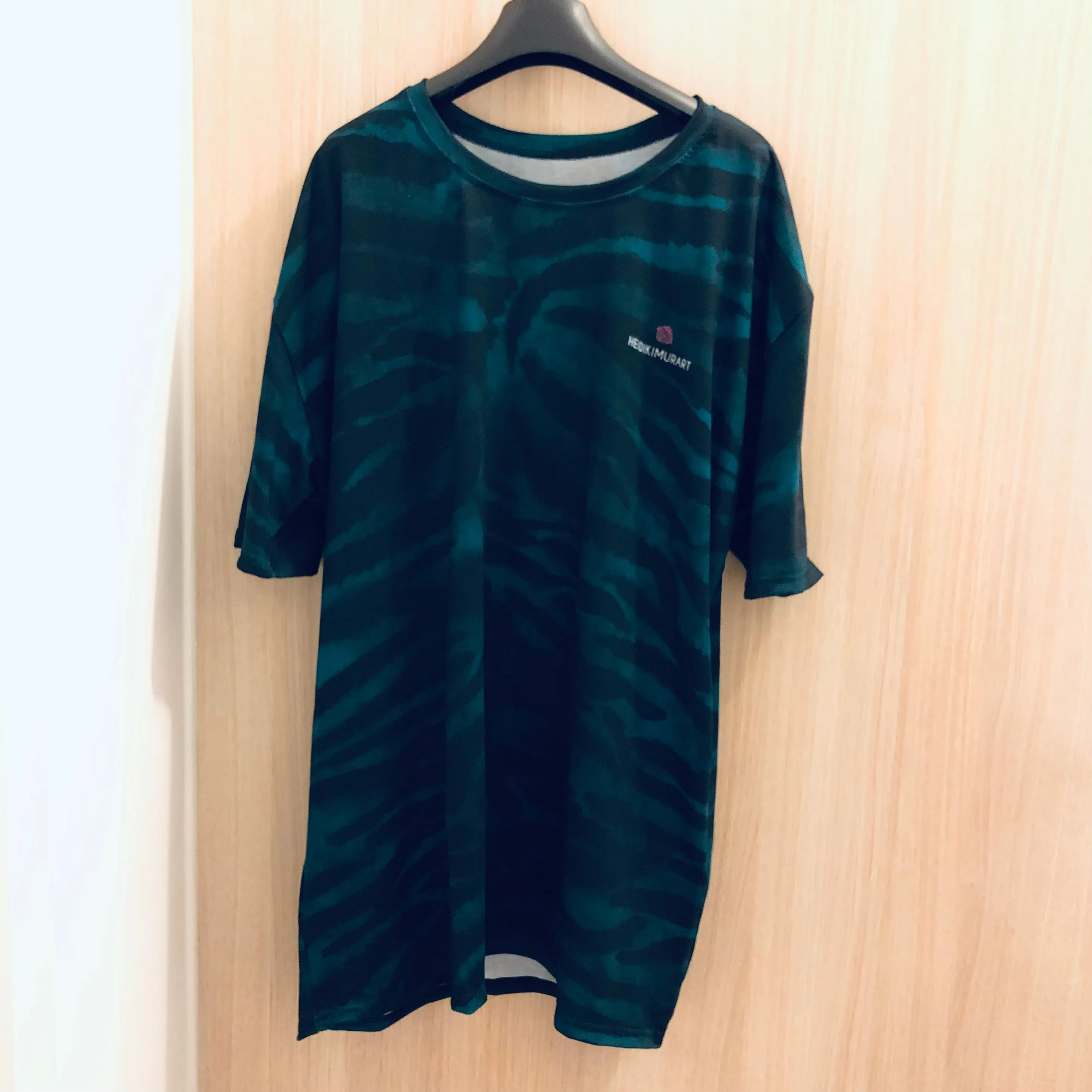 Green Tiger Striped Men's T-shirt, Animal Print Luxury Tee For Men-Made in USA/EU/MX (US Size, XS-2XL)