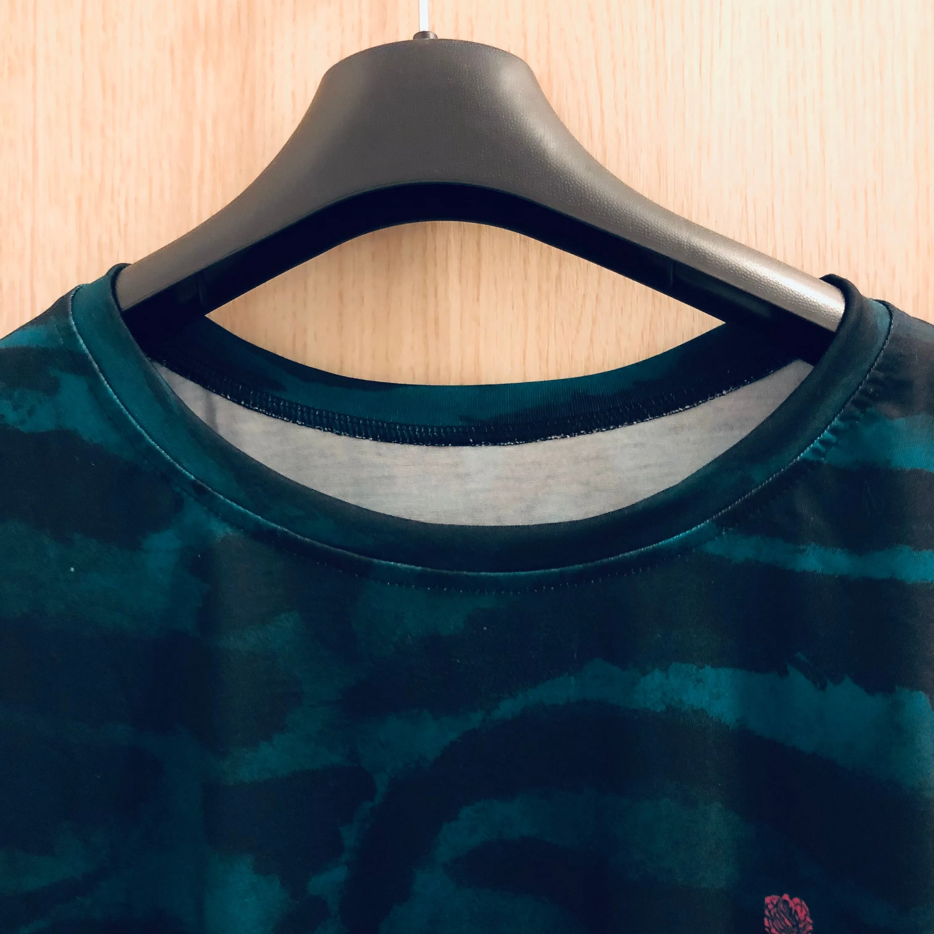 Green Tiger Striped Men's T-shirt, Animal Print Luxury Tee For Men-Made in USA/EU/MX (US Size, XS-2XL)