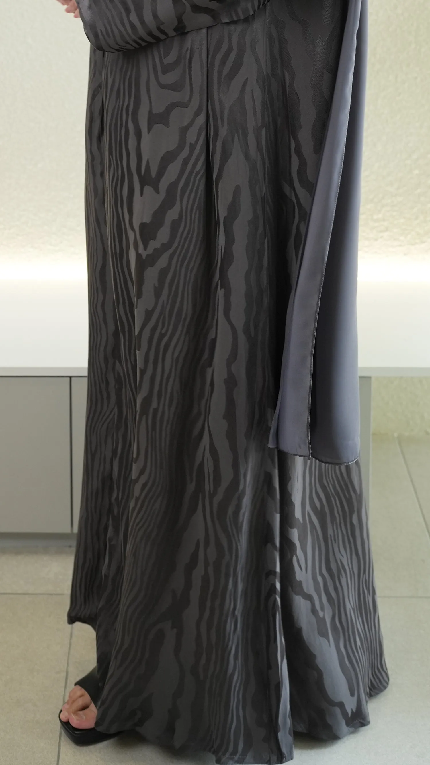 Kayangan Anatolia Obsidian Ash Abaya