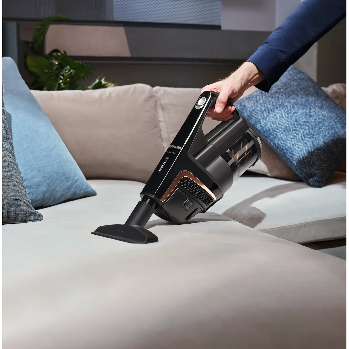 Miele Triflex HX2 Cat & Dog Cordless Stick Vacuum Cleaner - Obsidian Black | HX2CATDOG